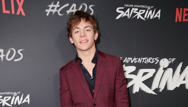 „Chilling Adventures of Sabrina“: So sieht Ross Lynch mit blonden Haaren aus