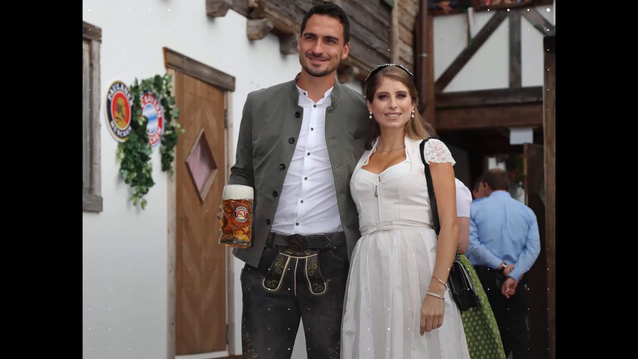 Bayern-stars zeigen ihre partnerinnen auf dem oktoberfest
