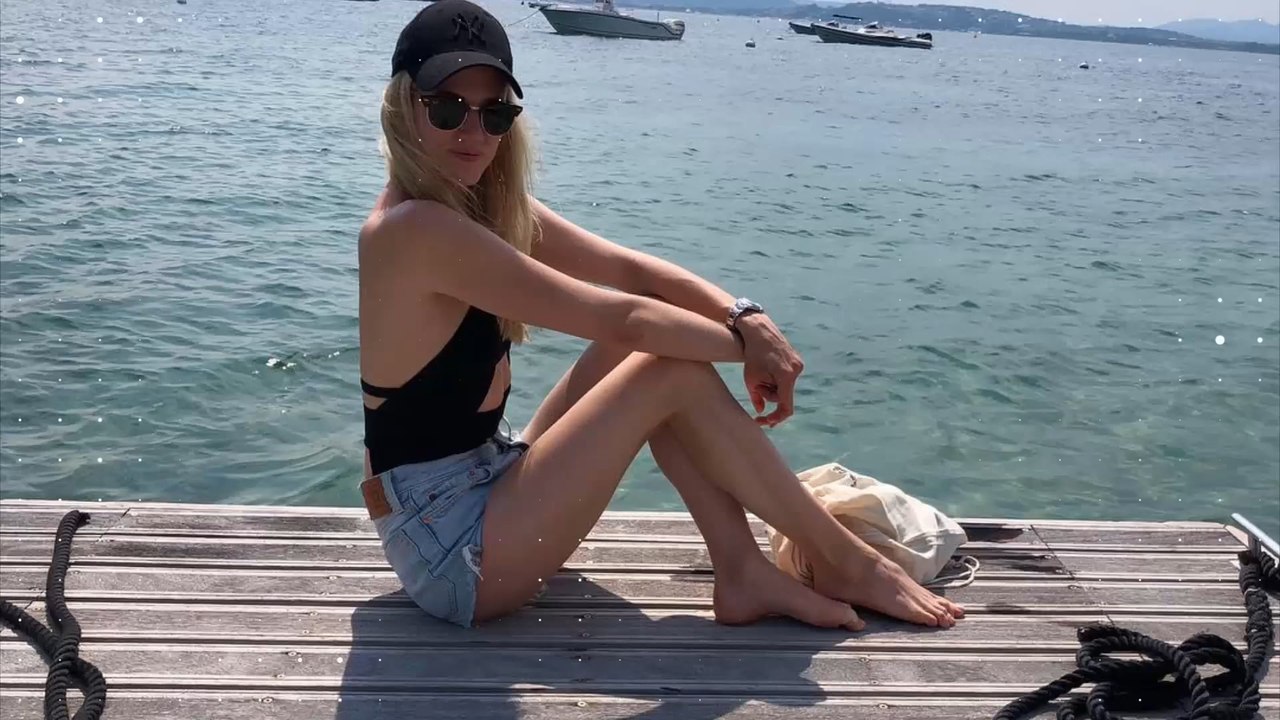 Larissa Marolt im sexy Outfit: Sie zeigt ihre perfekten Beine