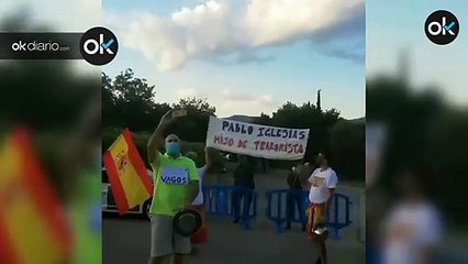 La Fiscalía denuncia a Miguel Frontera por llevar una pancarta con el lema "Pablo Iglesias hijo de terrorista"