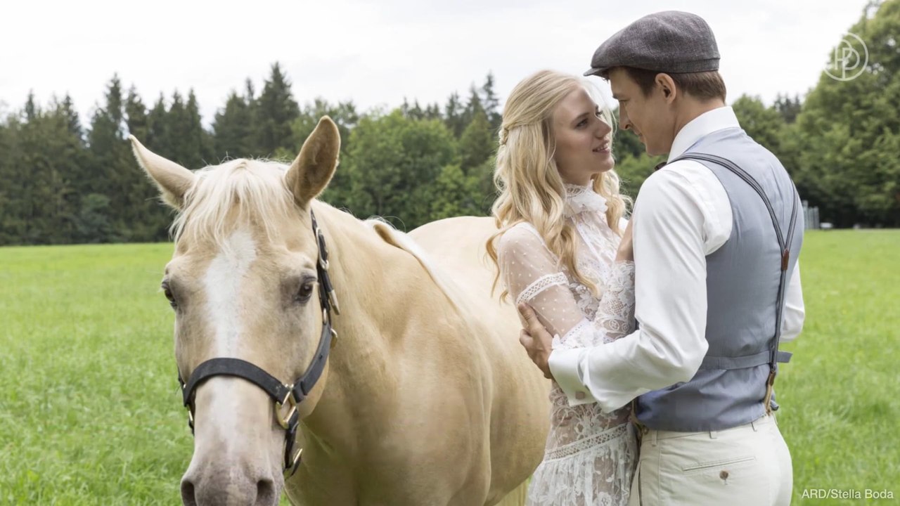 „Sturm der Liebe“-Hochzeit: „Alicia“ und „Viktor“ im Liebesglück - die ersten Bilder