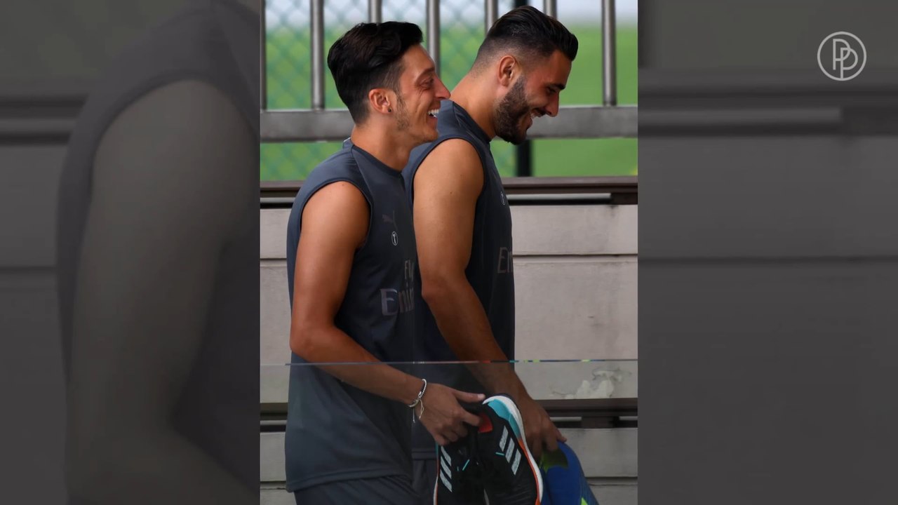 Mesut Özil: Auf den neuesten Fotos super happy