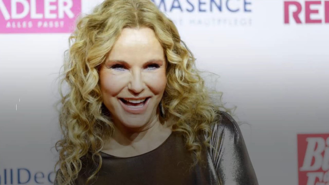 Huch, was ist hier passiert? RTL-Moderatorin Katja Burkard mit Afro