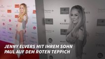 Jenny Elvers mit ihrem Sohn Paul auf dem roten Teppich