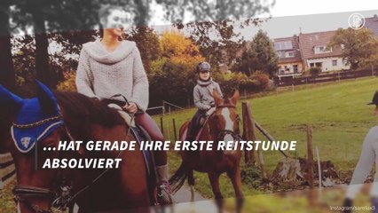 Sarah Lombardi zeigt sich super glücklich bei ihrer ersten Reitstunde