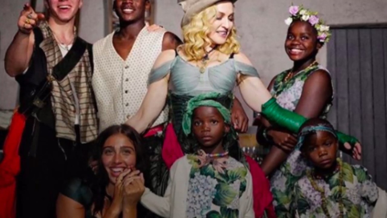 Madonna teilt erstmals Familienbild von allen sechs Kindern