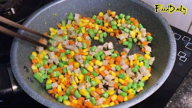 How To Make Fried Rice With Eggs - Fruits And Vegetables - Full Of Nutrition