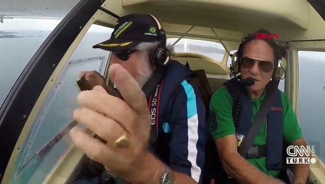 Uçakta çekim yaparken telefonu uçtu | Video