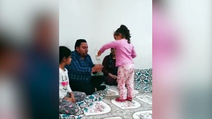 TikTok videosu için ellerini çakmakla yaktı