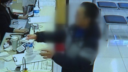 병원서 마스크 벗어 던지며 직원에 행패...경찰에 연행 / YTN