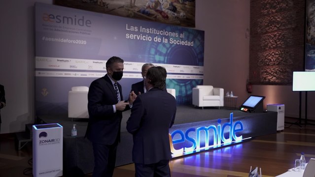 Almeida acude al foro 'Instituciones al servicio de la sociedad'