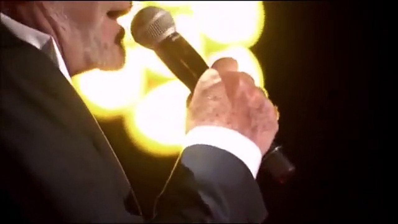 Eddy Mitchell  chante "La dernière séance" en live