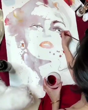 Juste une goutte de vin et quelques couleurs pour réaliser ce tableau