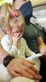 Expulsan a una familia de un avión de United Airlines porque su hija de 2 años se negó a usar mascarilla