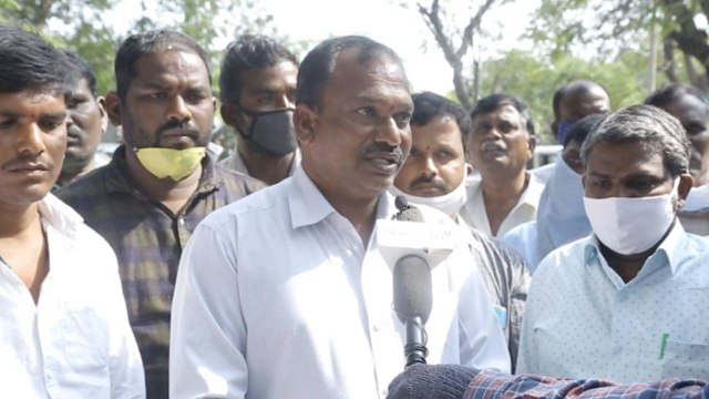 Telangana:ఉపాధి హామీ కాంట్రాక్టు ఉద్యోగుల ధర్నా.. జీతాలు లేవు, అల్లాడుతున్నాం | Employees Memorandum
