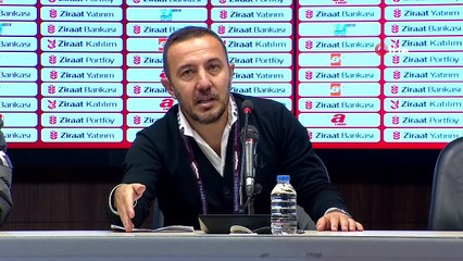 Cüneyt Dumlupınar: '8 kişi de kalsak hiç bir şey değişmeyecekti'