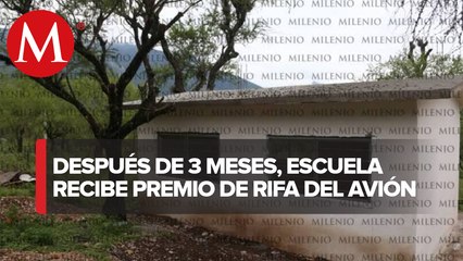 Escuela de Aramberri recibe premio por rifa de avión presidencial por partes