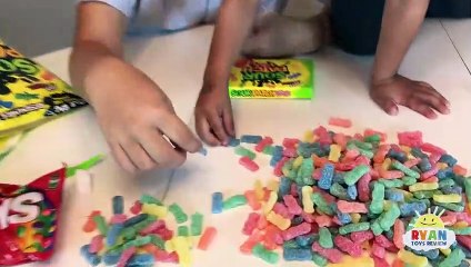 GIANT CANDY CHALLENGE! World's Biggest Candy magic transform Family Fun Taste Test