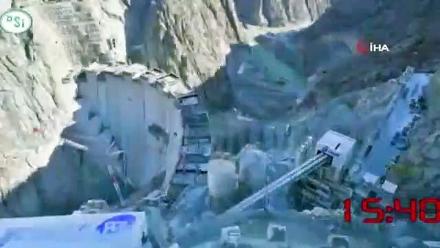 Yusufeli Barajı inşaatı gece gündüz demeden devam ediyor