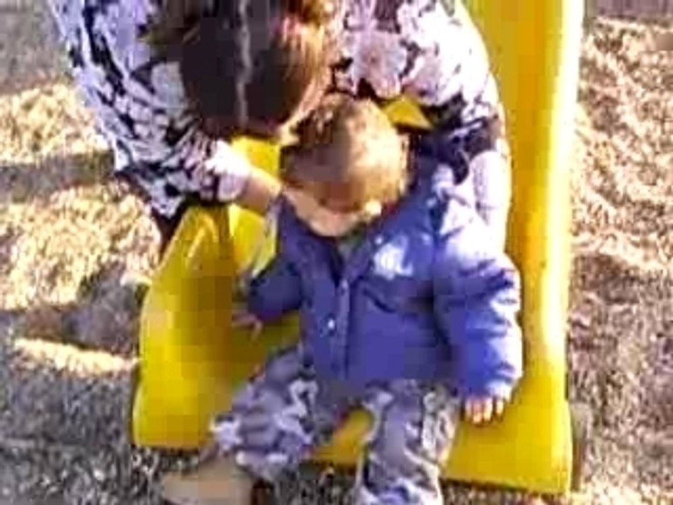 Lilou au toboggan