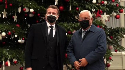 Télécharger la video: Frankreichs Präsident Emmanuel Macron positiv auf das Coronavirus getestet