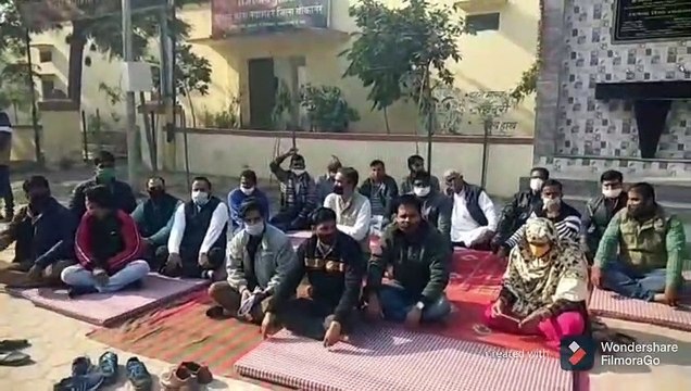 पीडि़त को थाने में पीटा, पार्षद व लोगों ने दिया धरना