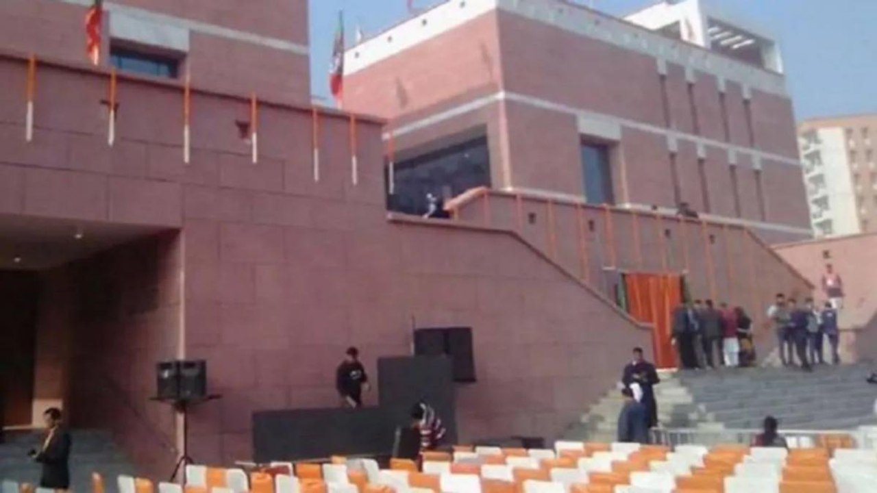 Farm Laws Showdown: BJP holds meeting with top leaders