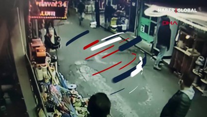 Esnafın kapkaççıyı yakaladığı anlar kamerada