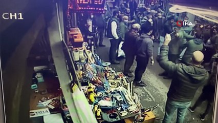 Karaköy'de kapkaççıyı esnaf yakaladı... O anlar kamerada