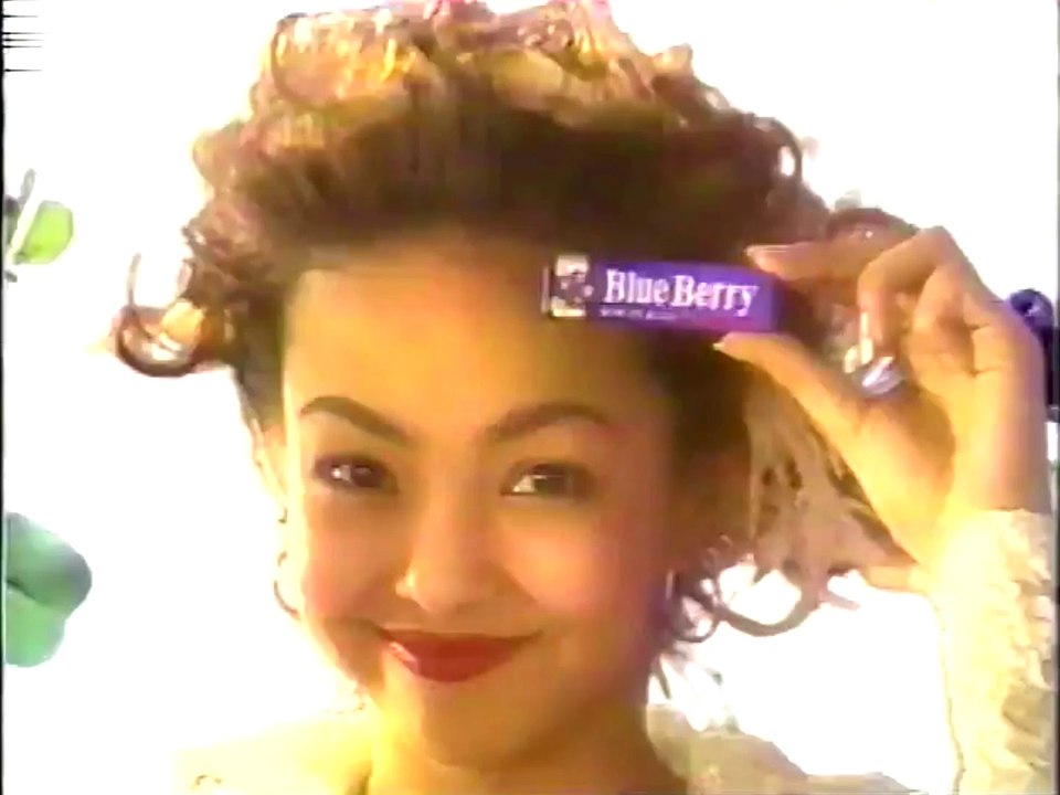 Namie Amuro TVCM (1994) Lotte Blueberry gum　安室奈美恵CM/1994年ロッテ「ブルーベリーガム」