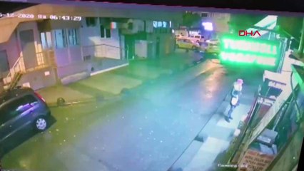 Önce büfe sahibini soydu, sonra kendi soyundu!