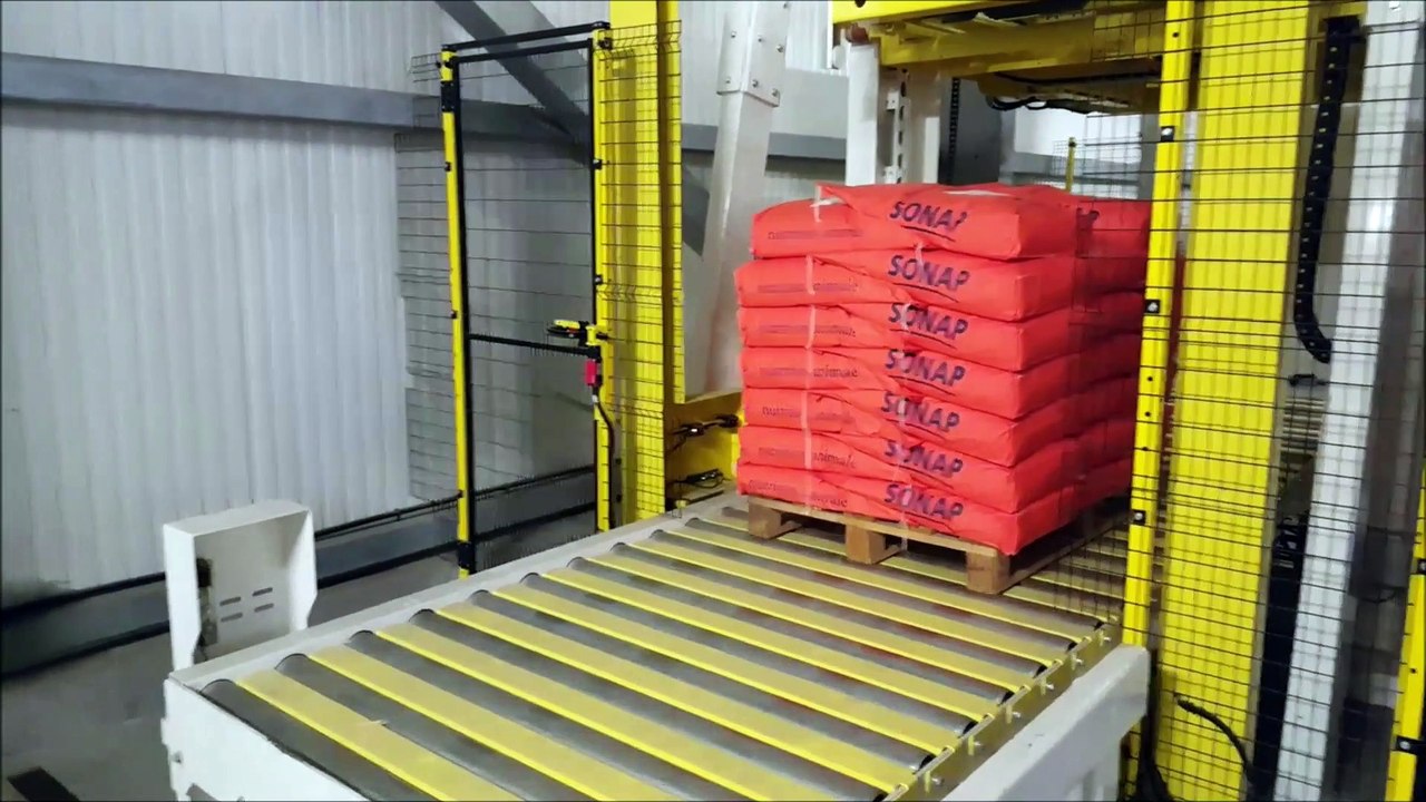 ROBOT DE PALETTISATION et MISE EN BOX/ Palletizing robot & case packing