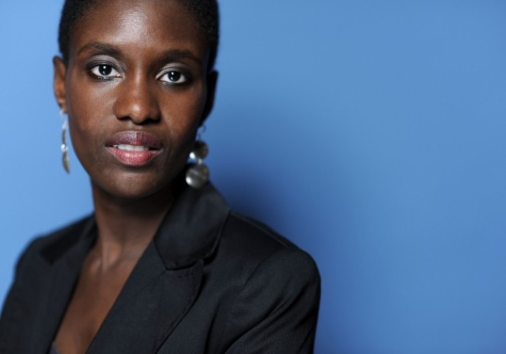 Hostile à Charlie Hebdo, la militante indigéniste Rokhaya Diallo a participé à un livre en hommage à Samuel Paty