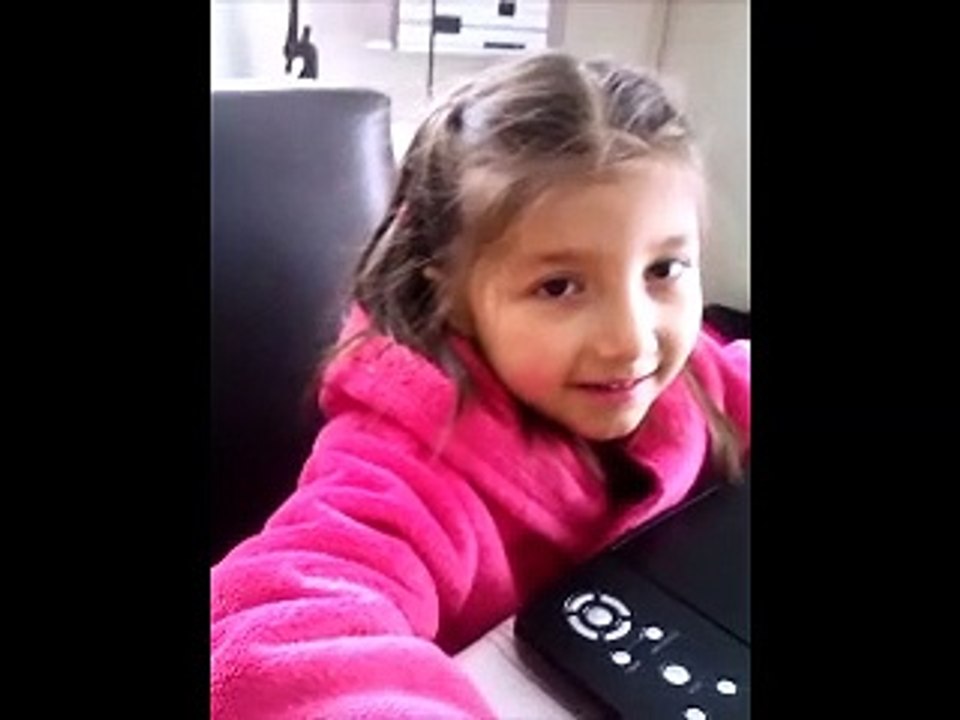 Justine chante Papa Paname