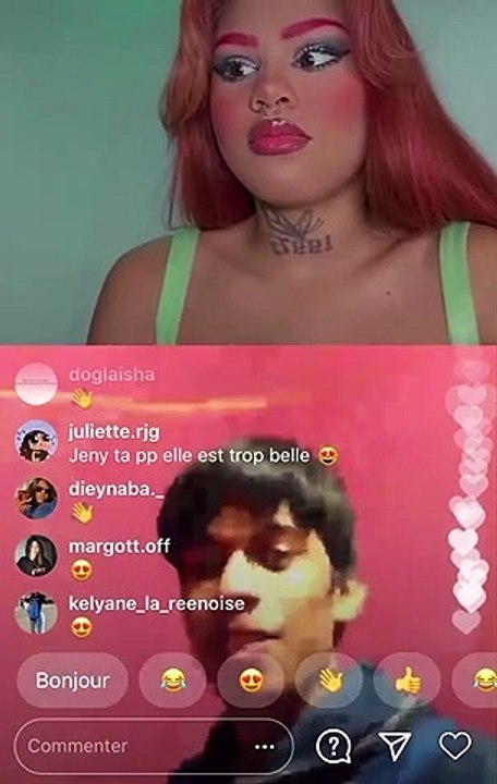 Iambillies_ ses voisins débarquent chez elle alors qu’elle est en live - famille voisinage mechant noel christmas