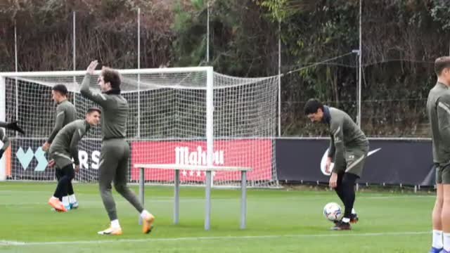 Diego Costa vuelve a entrenarse tras estar de baja por una trombosis