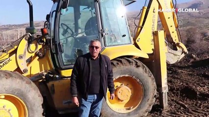 Kepçenin kazı sırasında kırdığı küpten 300'den fazla sikke çıktı