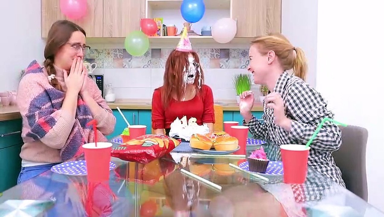 ¡13 Bromas Graciosas Entre Hermanas! ¡Guerra de Bromas de Hermanos!