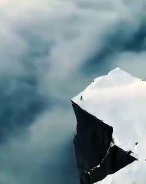 هل شاهدت قبل ذلك حافة العالم؟ فيديو يحبس الأنفاس