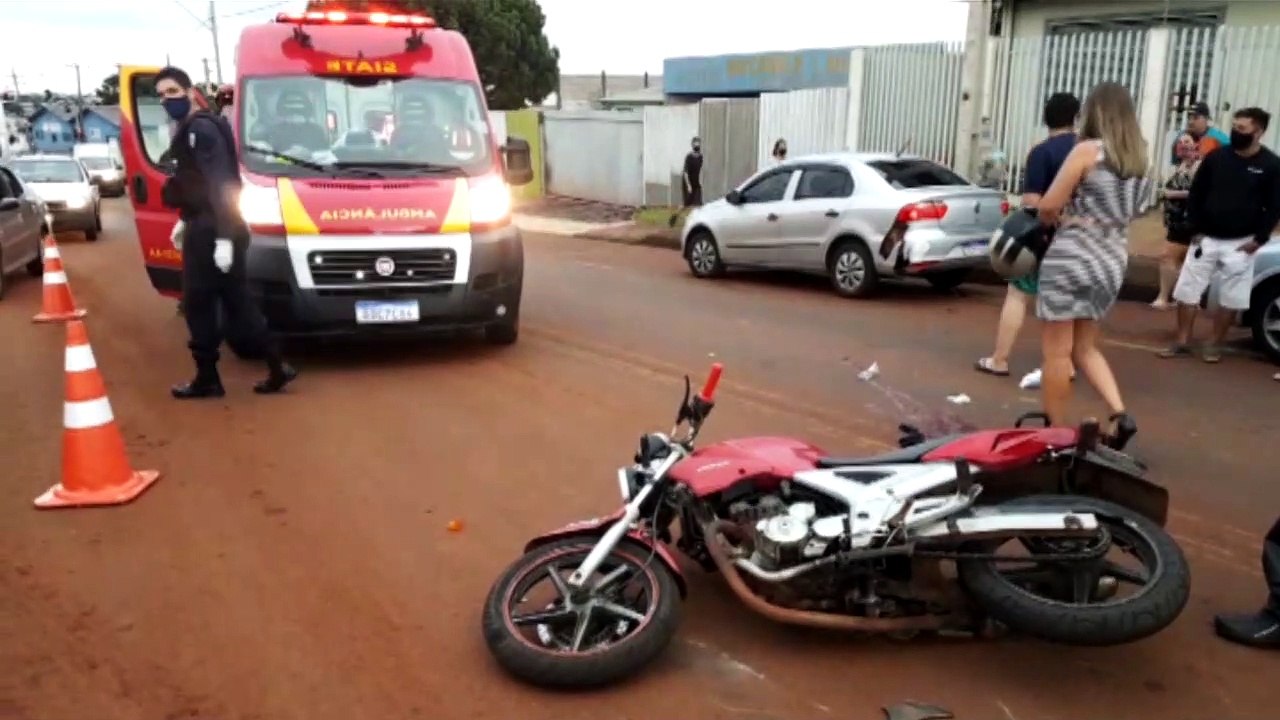 Motociclista sofre grave lesão na perna em acidente na marginal da PRc-467, no Periolo
