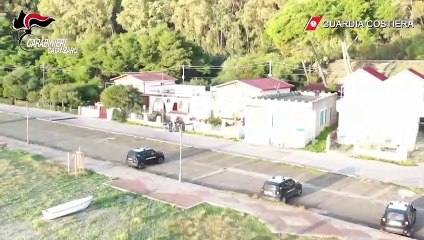 Stalettì (CZ) - Sequestrate 61 villette abusive sulla spiaggia di Caminia (17.12.20)