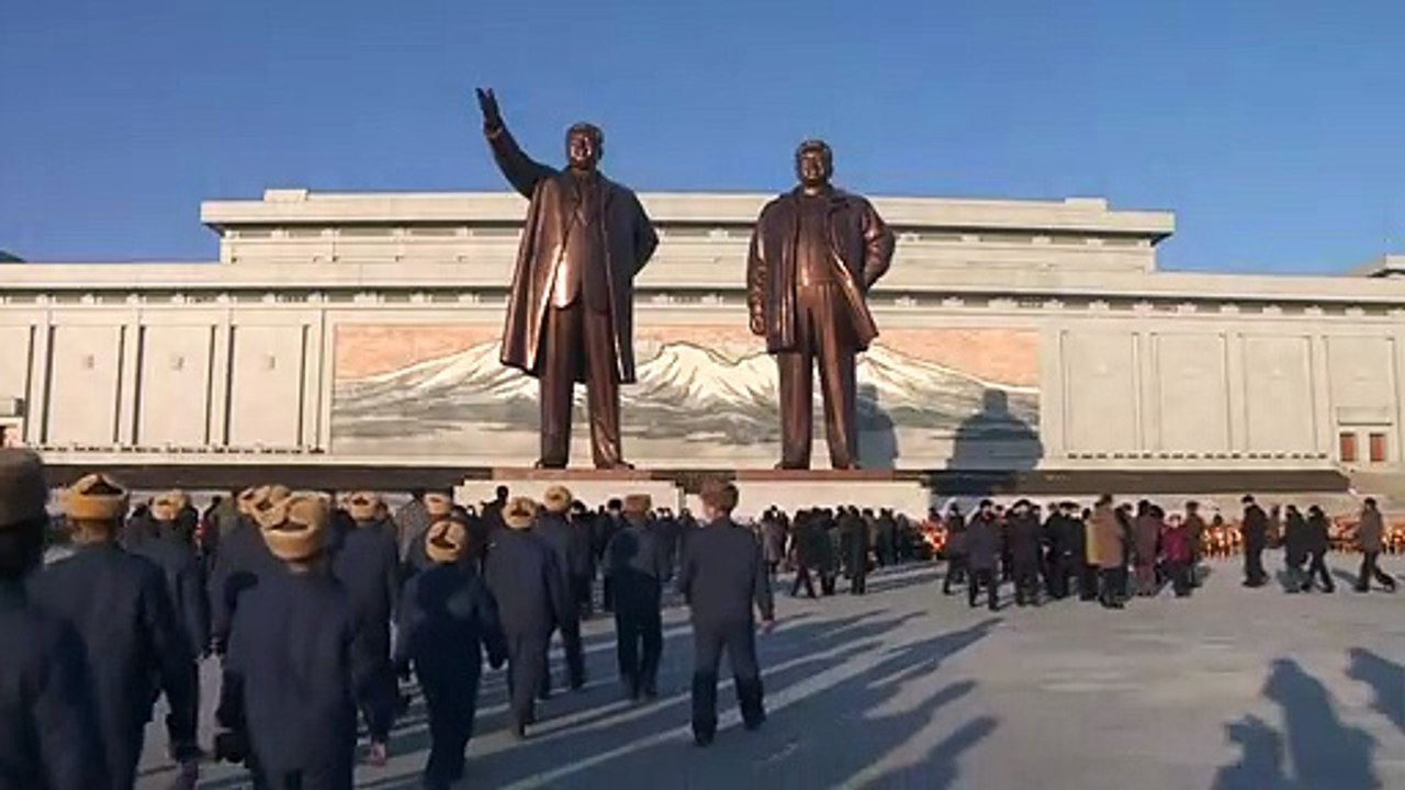 بيونغ يانغ تحيي ذكرى التاسعة لوفاة الزعيم الكوري الشمالي كيم جونغ ايل