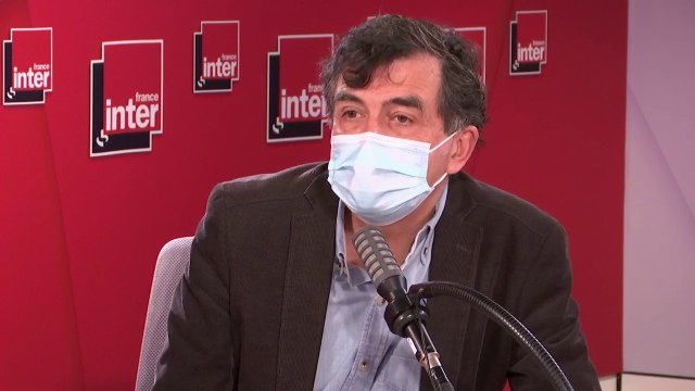 Transmission de la Covid-19 : en grande partie dans la famille ou avec des amis et dans plus de la moitié des cas lors d'un repas , constate Arnaud Fontanet