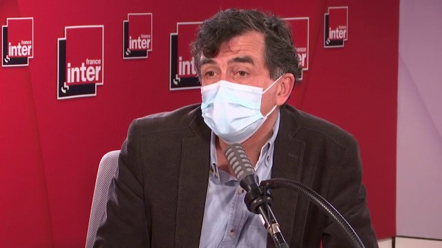 Noël : On peut se voir, simplement ne pas être trop nombreux et, sur les moments critiques des repas, pas trop de personnes sur la même table , préconise Arnaud Fontanet