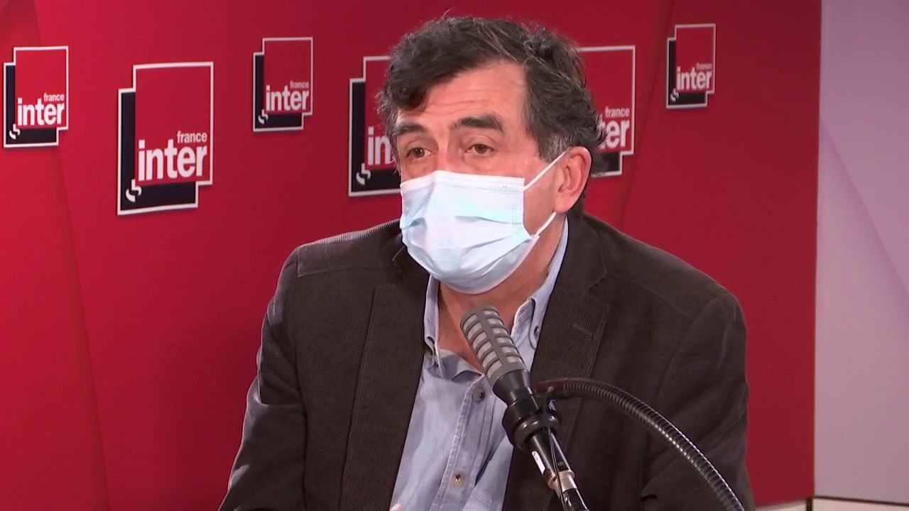 Arnaud Fontanet : "Dans des moments où la circulation du virus est active", les bars et les restaurants sont "des lieux vraiment à risque"