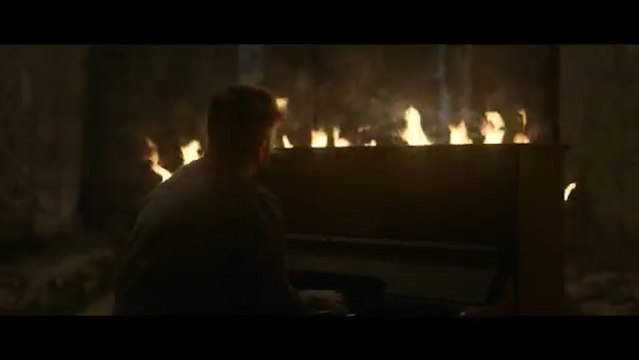 Pablo López estrena su videoclip más intimo con 'La niña de la linterna'