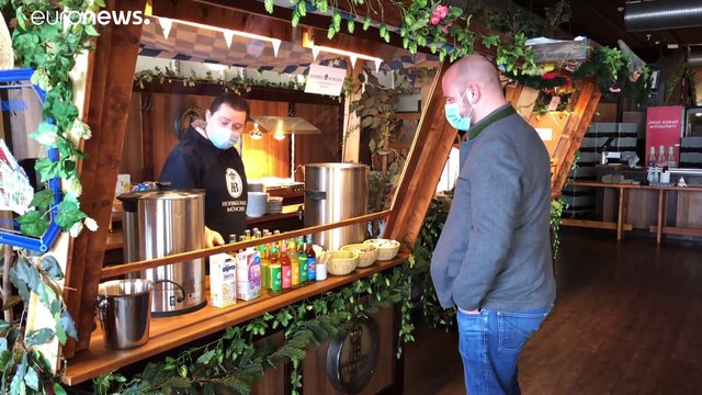 Берлинский пивной ресторан открыл двери для бездомных