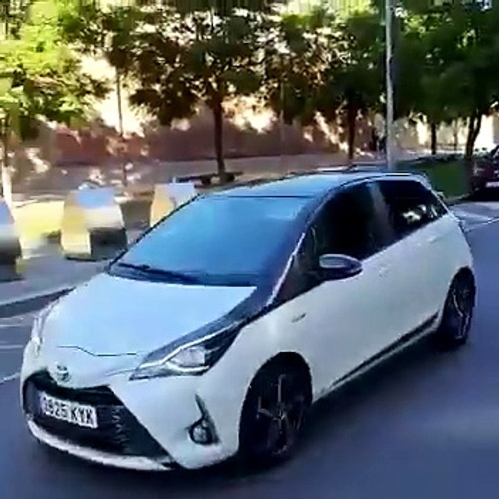 Ousmane Dembélé grille un feu rouge pour échapper à des supporters