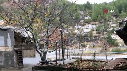 30 yıldır mağarada yaşıyor