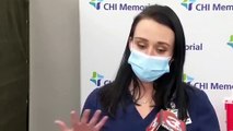 Una enfermera se desmaya cuando estaba dando una rueda de prensa tras ponerse la vacuna del chinirus